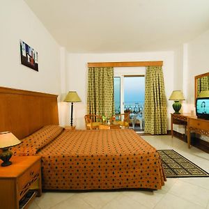 Zimmer mit Kingsize-Bett